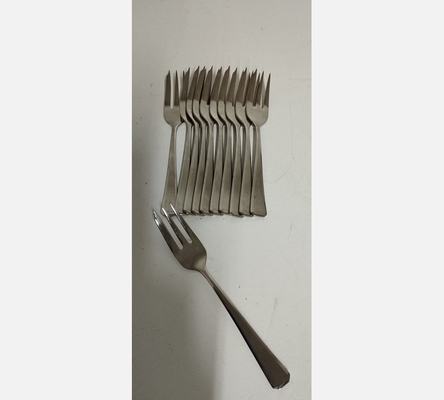 Lot de 10 petites fourchettes à dessert.