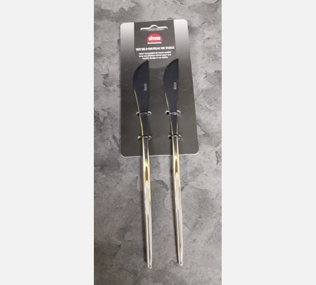 Lot de 2 couteaux en inox.