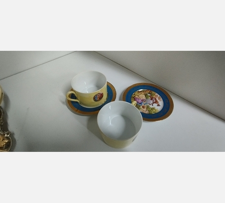 Lot de 2 tasses porcelaines