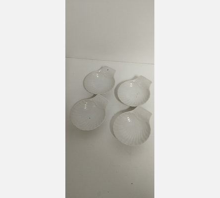 Lot de 4 assiettes en porcelaine blanches à coquilles St Jacques