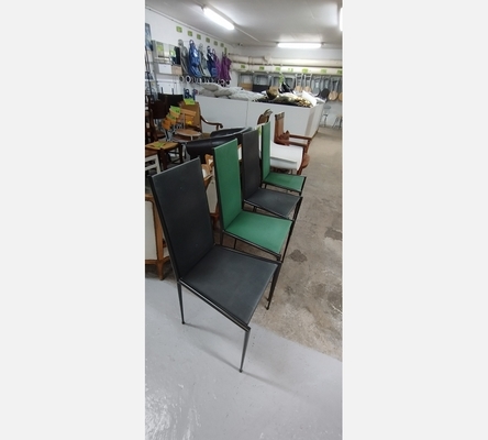 Lot de 4 chaises design.