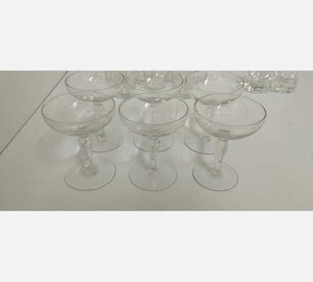 Lot de 6 verres à liqueur en cristal ciselé.