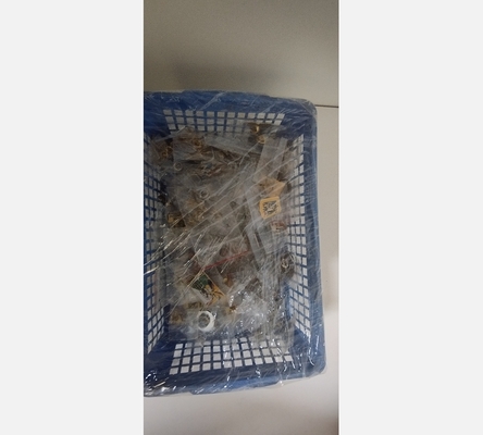Lot de pins divers
