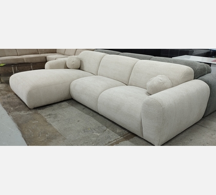 M2 Rav24 Canapé d'angle Cloud en tissu beige avec 2 coussins boules.