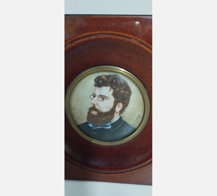 Miniature d'un homme barbu signée S. Gray
