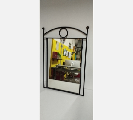 Miroir en fer forgé.