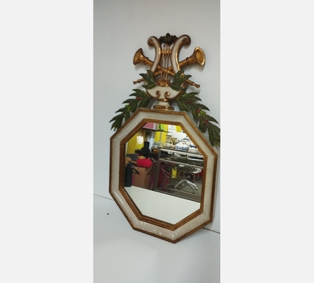 Miroir octogonal de style Louis XVI fronton lyre
