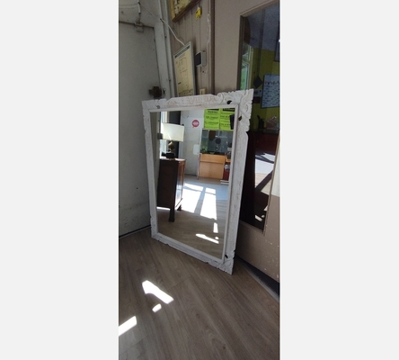Miroir rectangulaire en manguier blanchi.