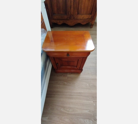 Paire de chevets en merisier massif