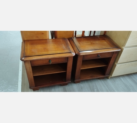 Paire de chevets style Louis Philippe en merisier, 1 tiroir.