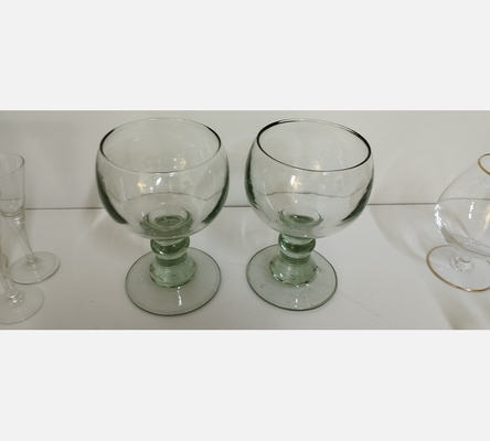Paire de coupes en verre.