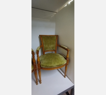 Paire de fauteuils style Directoire en hêtre blond et velours vert.