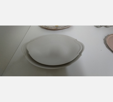 Paire de plats en porcelaine blanche. Le lot de 2.
