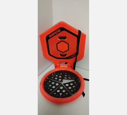 Panier de basket orange Kipsta à fixer sur un arbre.