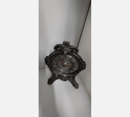 Pendule en étain.