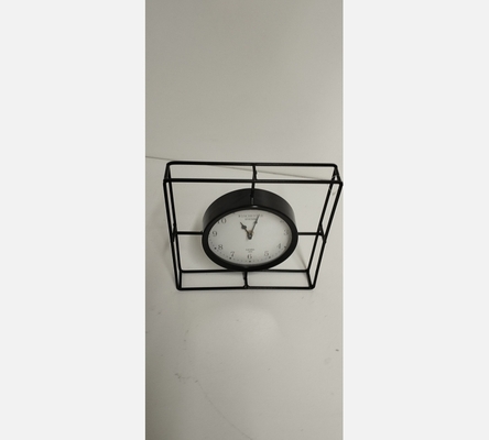 Pendule en métal noir