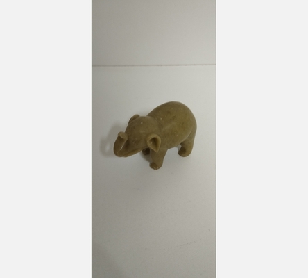 Petit éléphant en pierre