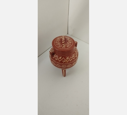 Petit pot sur 3 pieds