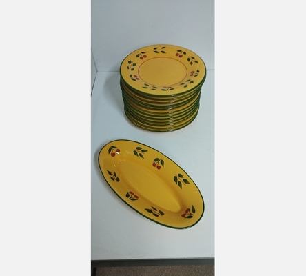 Petit service provençal, 12 assiettes et 1 plat