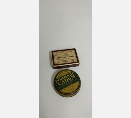 Petite boite ancienne en métal.