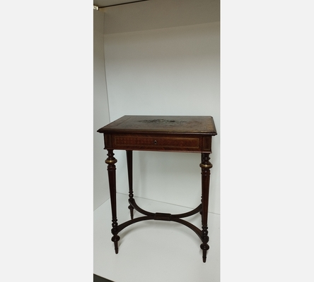 Petite coiffeuse ou travailleuse Louis XVI en marqueterie avec miroir et tiroir.