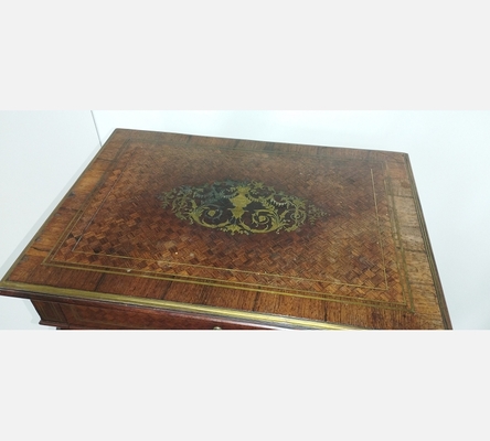 Petite coiffeuse ou travailleuse Louis XVI en marqueterie avec miroir et tiroir.