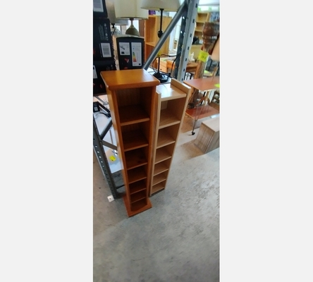 Petite colonne de rangement.