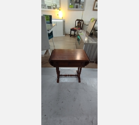 Petite table basse 2 abattants 1 tiroir.