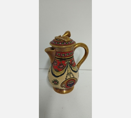 Petite théière en faïence signé Alfred Renoleau. couvercle légèrement ébreché.