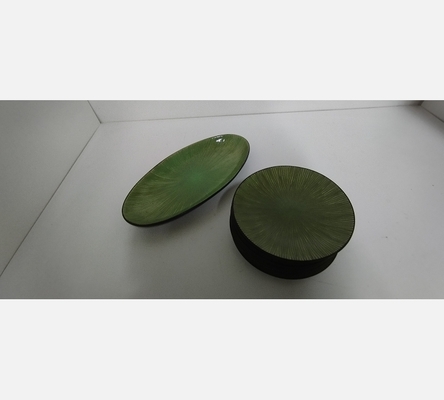 Plat avec assiettes verte