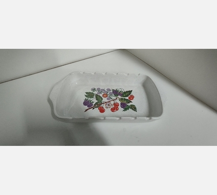 Plat en porcelaine (possible de mettre au four).