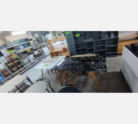 Plateau en verre avec 2 tréteaux réglables .