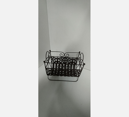 Porte buches / journaux en métal marron.