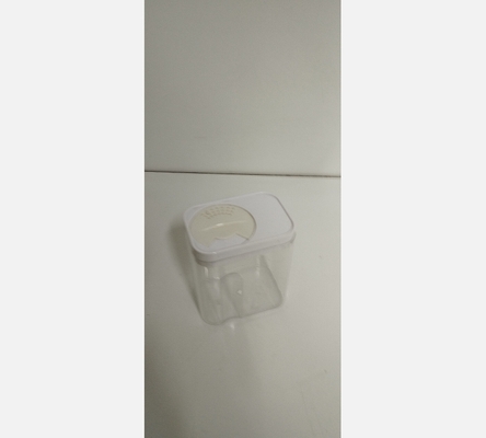 Pot verseur en plastique