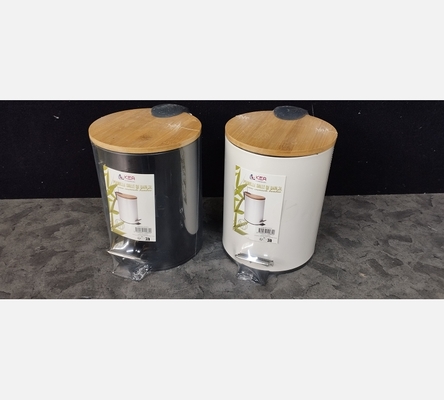 Poubelle de salle de bain en métal blanc ou noir et couvercle bambou. 3L