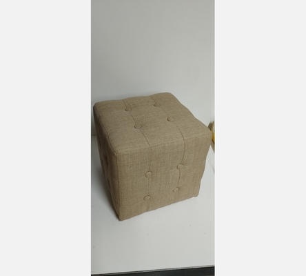 Pouf carré en lin taupe.