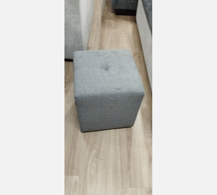 Pouf en tissu gris