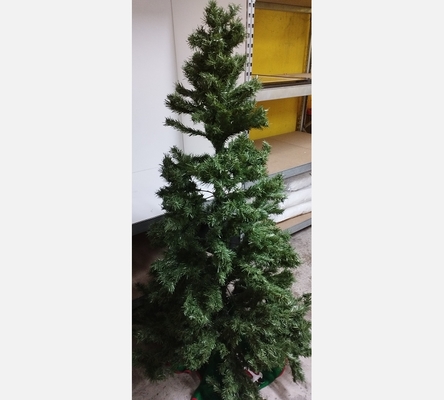 Sapin de Noël artificielle sur pieds avec cache pieds.