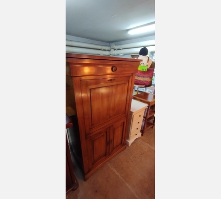 Secretaire 3 portes 1 tiroir avec clé.