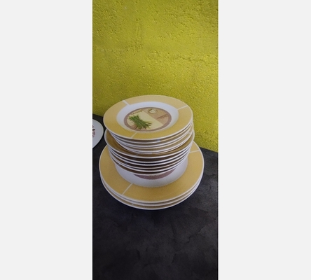 Serie d'assiettes jaune