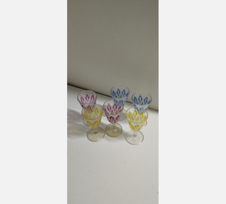 Serie de 11 verres à pieds de couleurs