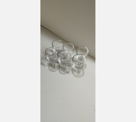 Serie de 6 petits verres à liqueurs