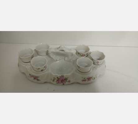 Service à 6 coquetiers en porcelaine blanche à décor de roses