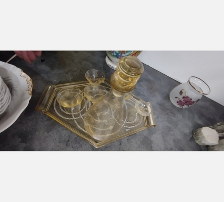 Service avec plateaux liqueur