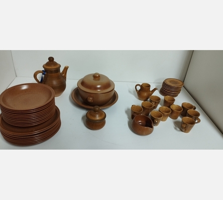 Service de table en grés.