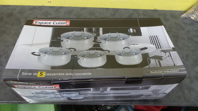 Set de 5 marmites en inox avec 5 couvercles en verre. Compatible induction.