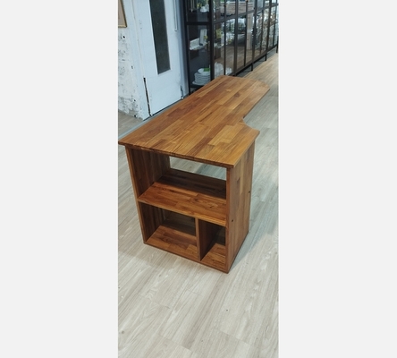 Superbe bureau en teck 100% massif avec niches de rangements intégrés.