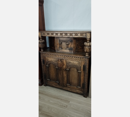 Superbe meuble de cours à hauteur d'appuie en chêne massif, 3 portes.