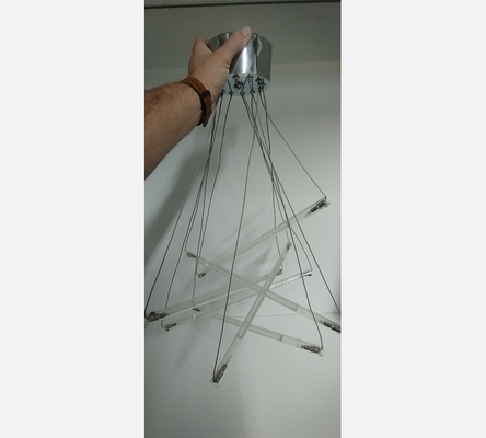 Suspension moderne en tubes de verre