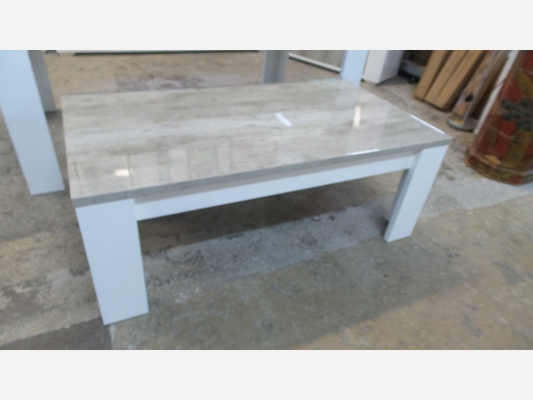 Table basse Dylan laquée blanche et effet béton.